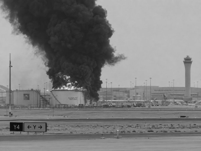 Riyadh Under Threat? Smoke Seen In Saudi Capital As 48 Die In Houthi Clashes With Saudi-Backed Forces