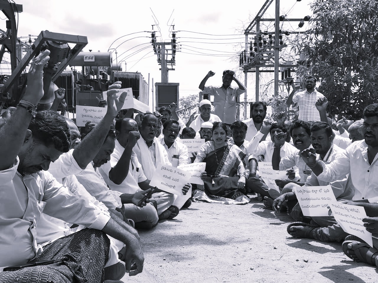YSRCP Stages Farmers’ Protest in Penukonda Over Crop, Power Issues