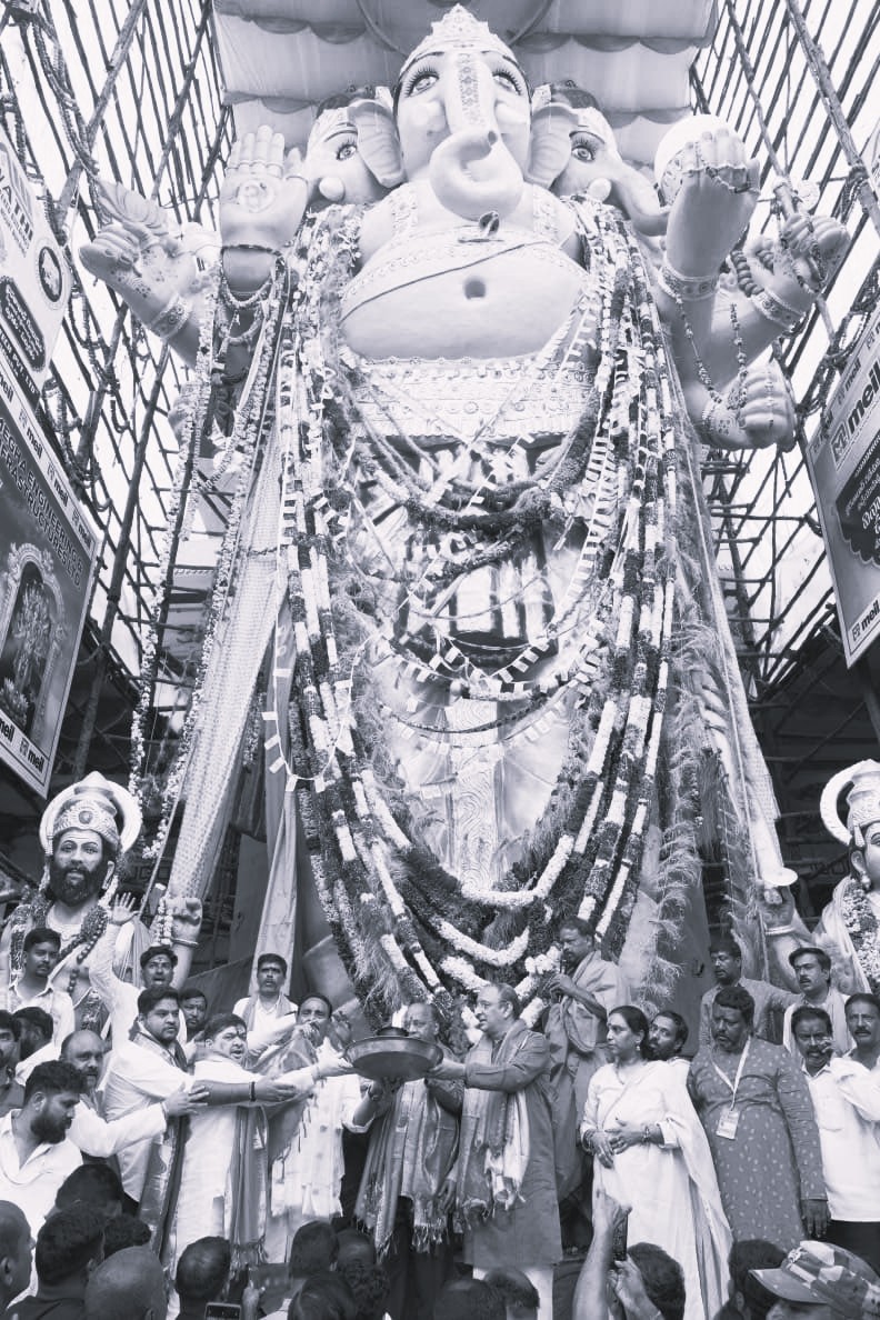 Khairatabad Mahaganapati Draws Huge Crowds as Devotees Queue for Hours