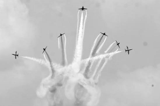 Suryakiran’s Meerut Debut Nine Hawk Jets Deliver 30-Minute Sky Spectacle