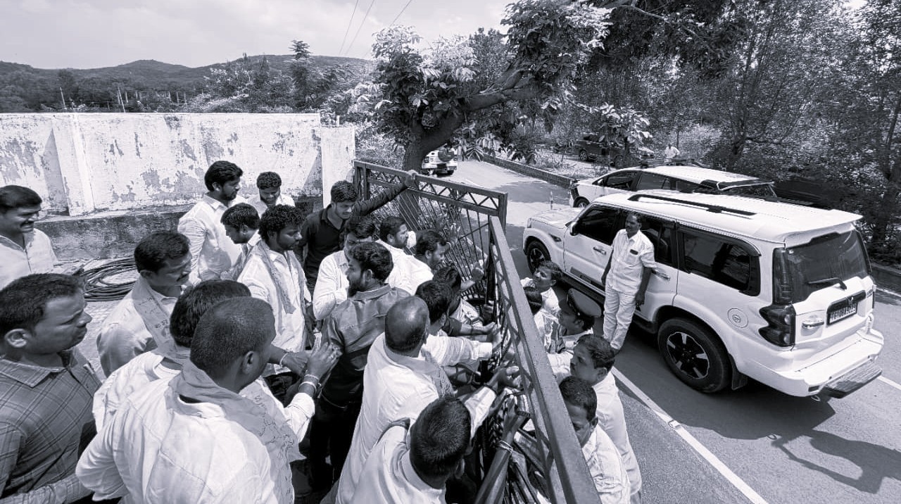 BRS Demands Immediate Irrigation Water Release for Jurala Farmers