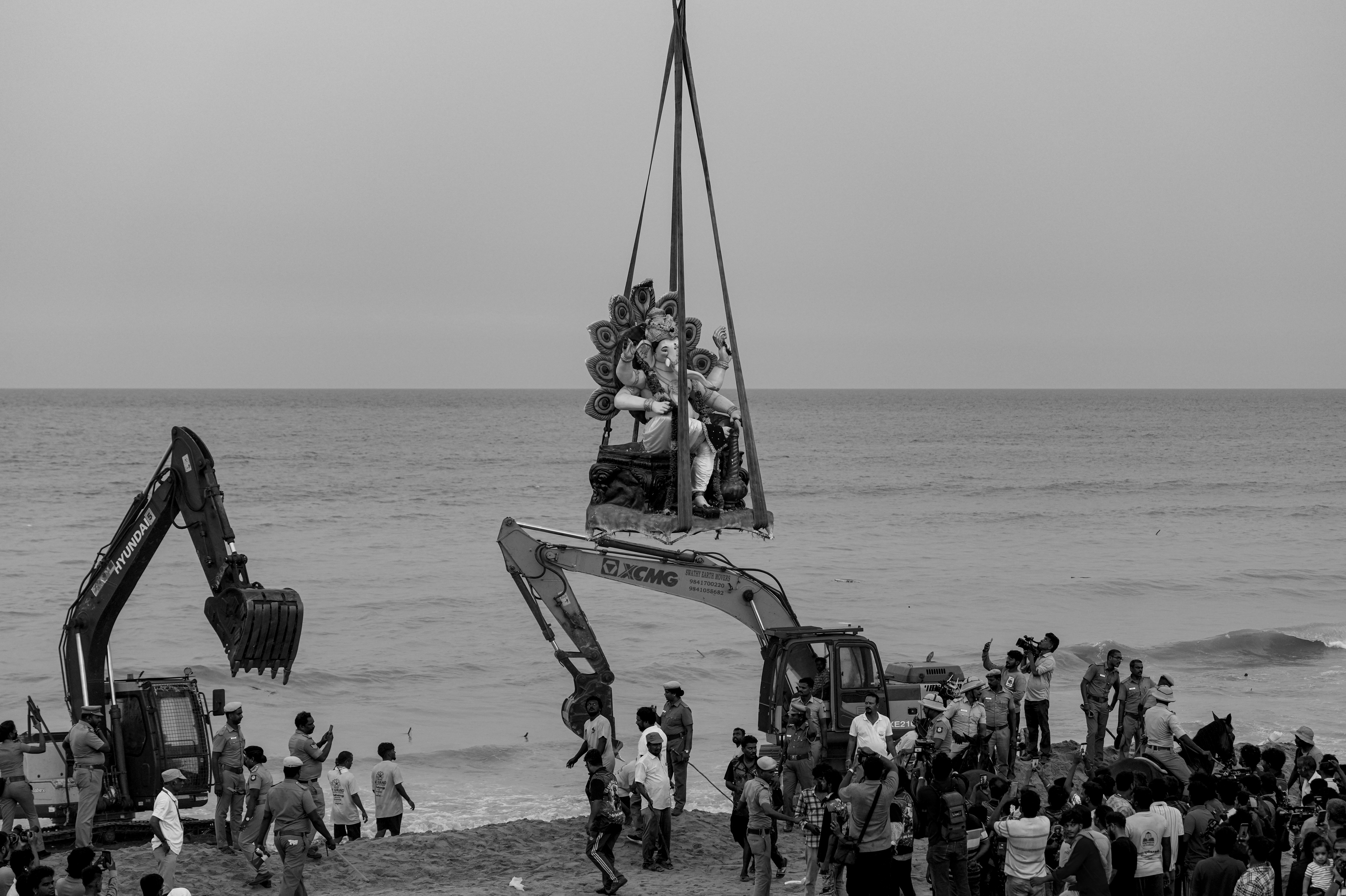 16,500 Police Personnel Deployed as 2,054 Vinayagar Idols Immersed in Chennai