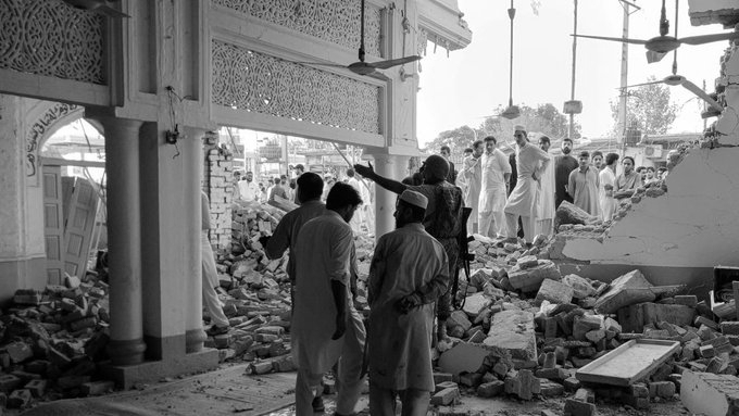 Pakistan Suicide Bombing At Police Checkpoint Kills 11, Wounds Around 30