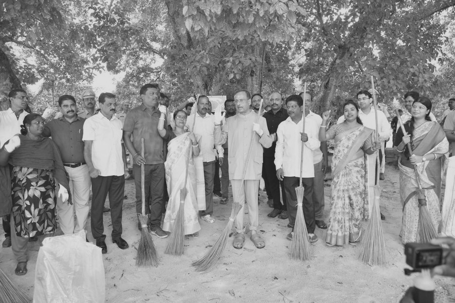 LG Dinesh Sharma Leads Beach Clean-Up, Interacts With Shaheed Dweep Residents