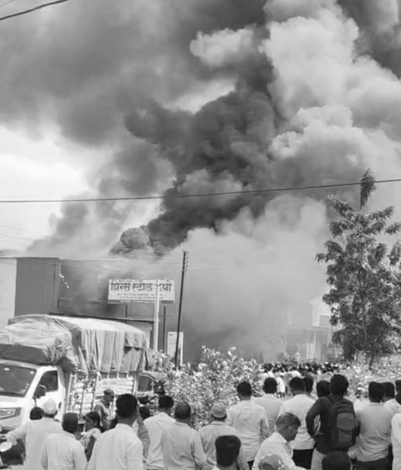 Fire Breaks Out at Scrap Market in Latur, Four to Five Shops Destroyed