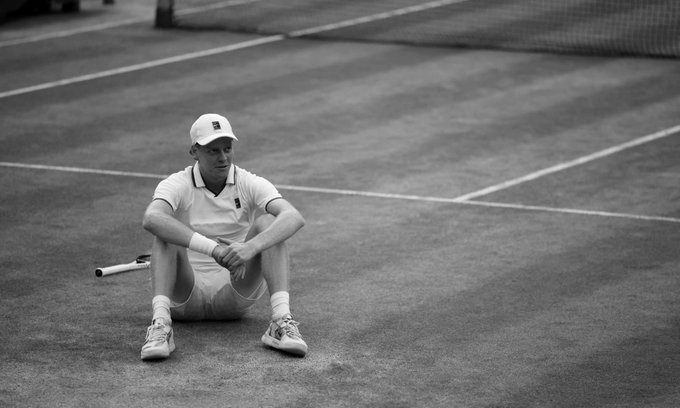 Jannik Sinner Ends 2026 Season Due to Knee Inflammation