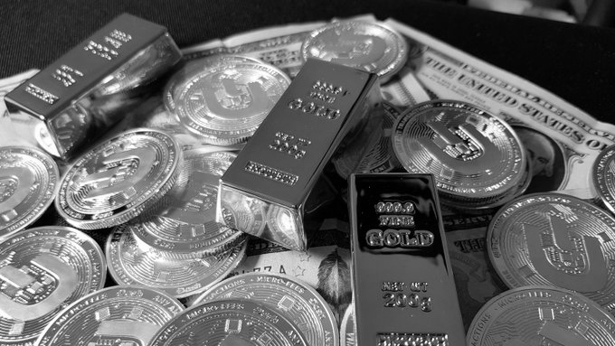 Gold Slips to Rs 1,49,600 in Delhi, Silver Stays at Rs 2.27 Lakh