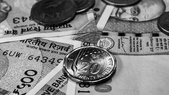 Rupee Falls 8 Paise to Close at 96.43 Against US Dollar