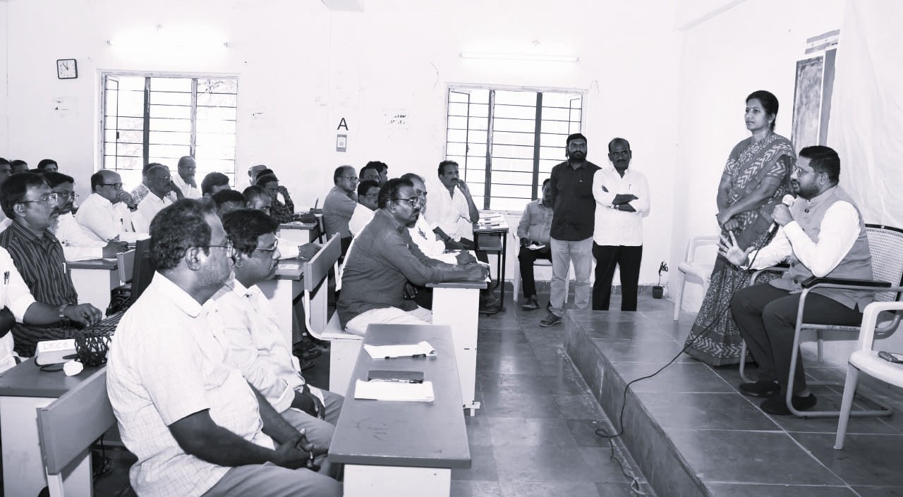 Gadwal Collector Calls for Technology-Driven Teaching to Prepare Students for Future