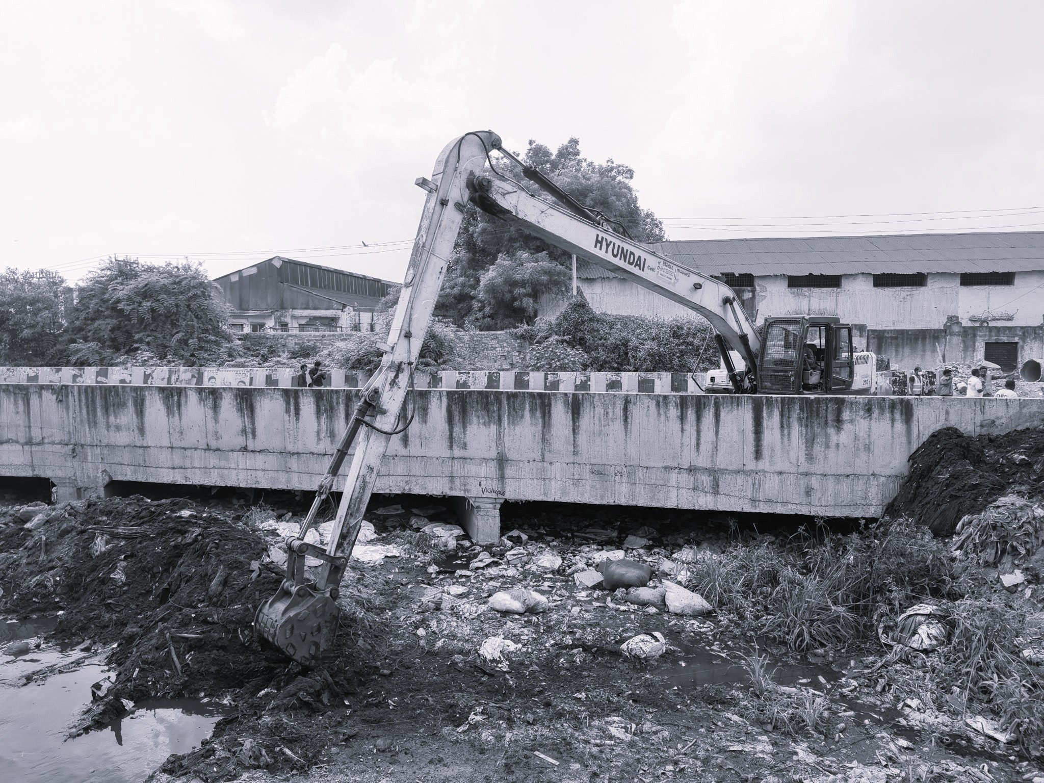 HYDRAA Launches Major Desilting Drive to Ease Fatehnagar-Balanagar Flood Risk