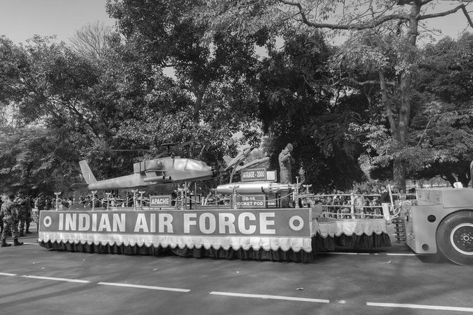Murmu Hails IAF’s Exemplary Service, Praises Air Warriors on Air Force Day