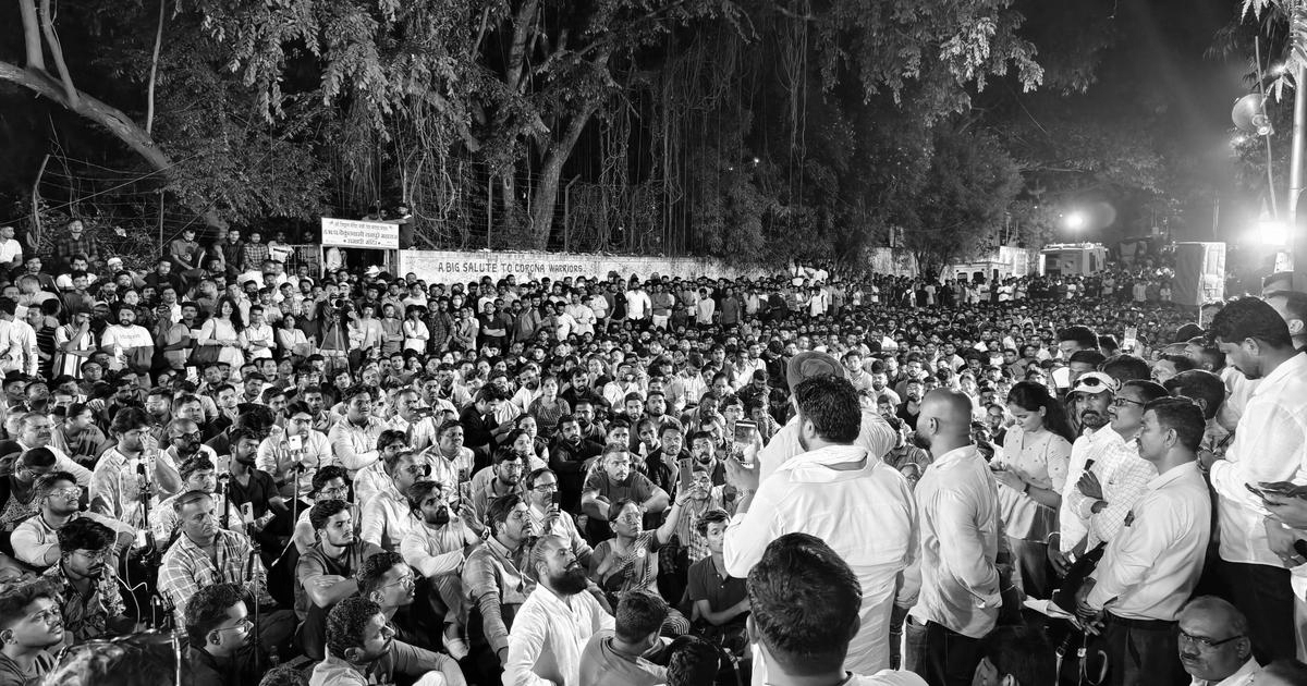 Pune MPSC Protest Continues Amid FIR Against 15, Hunger Strike and Demand for Chairman’s Exit