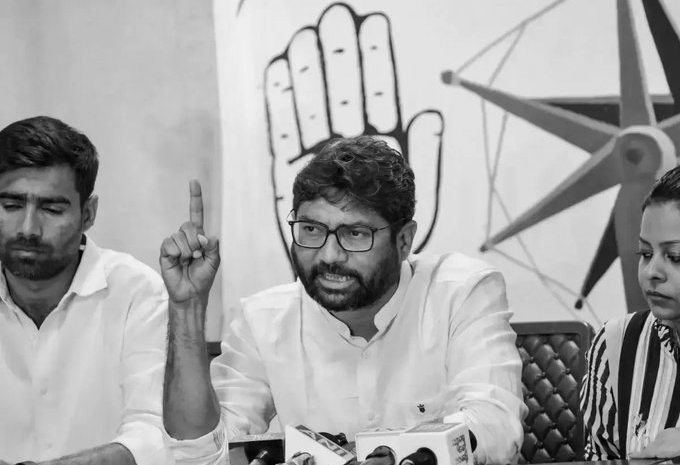 FIR Against Congress MLA Jignesh Mevani, Seven Others for Obstructing Police in Gujarat