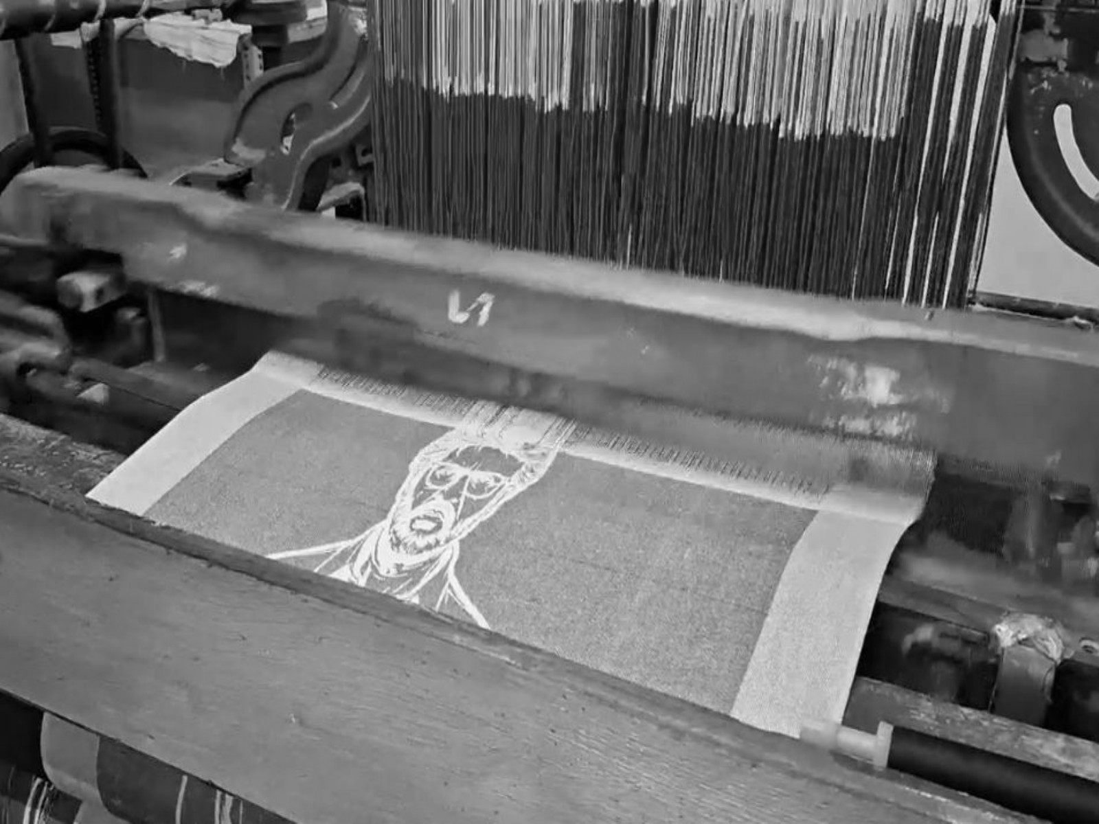 Tamil Nadu Weaver Creates Rajinikanth Portrait on Fabric Ahead of ‘Jailer 2’ Release