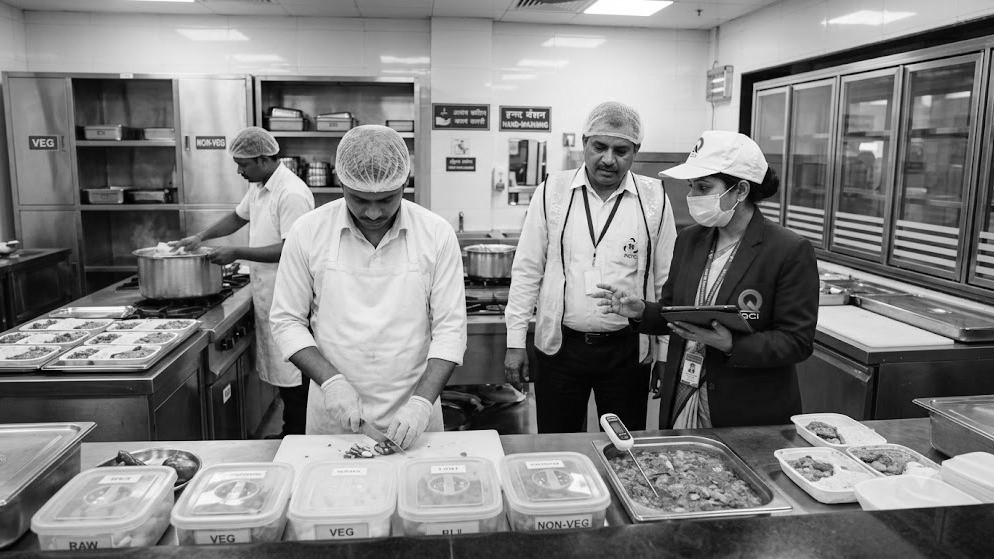 Railway Food Hygiene Under Scrutiny as IRCTC Introduces Independent Audits