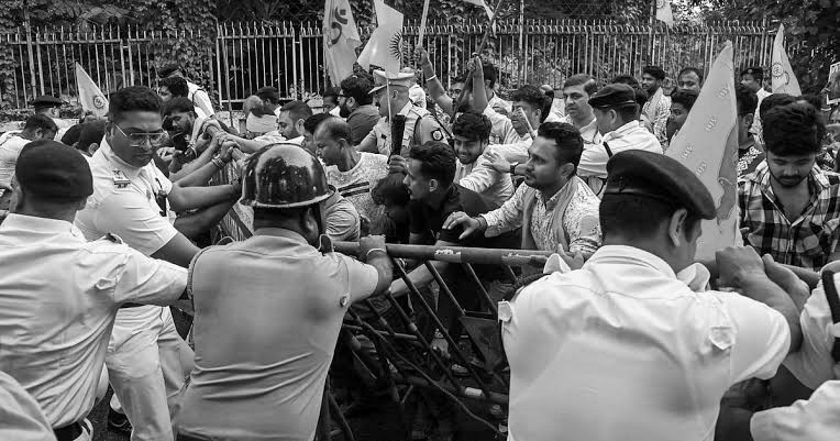SRFTI Shutdown Continues as Students Demand Security Guarantees and Santosh Ajmera’s Resignation