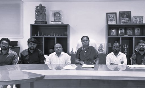 ఎన్‌హెచ్‌ఎం ఉద్యోగుల వేతనాల కోతలు ఎత్తివేయాలి: కవిత