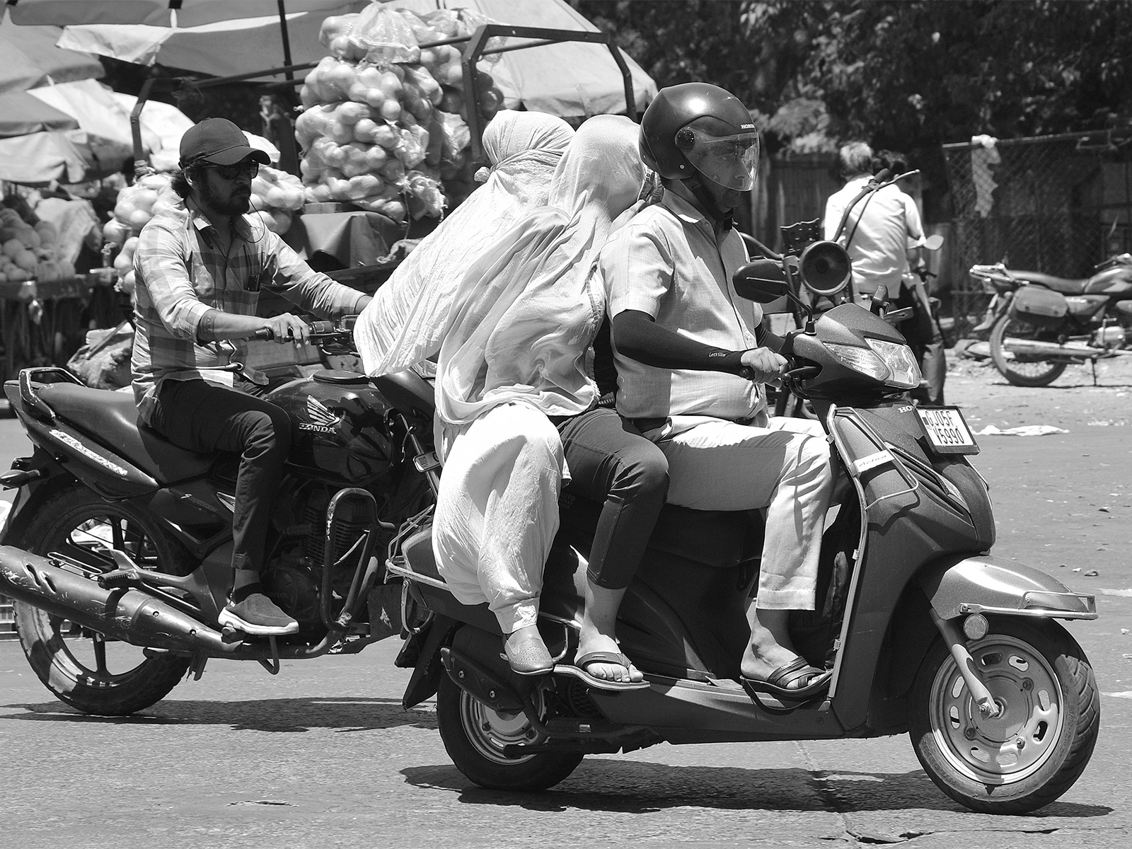 Two-Wheeler Registrations Surge 23% as Festive Demand Outpaces Passenger Vehicles