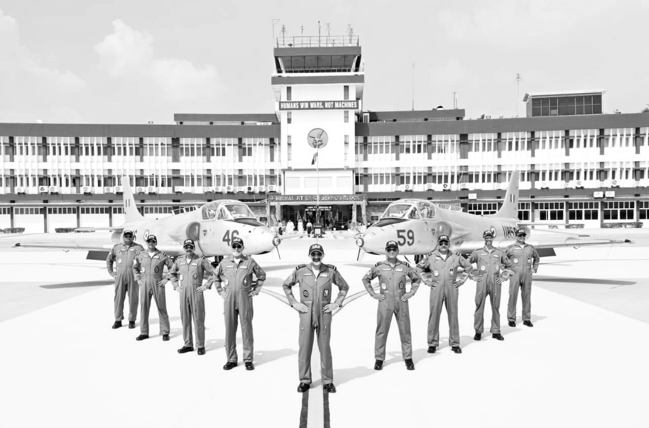 40 Years Later, IAF Chief A.P. Singh Completes His Flying Journey in the Same Kiran Aircraft
