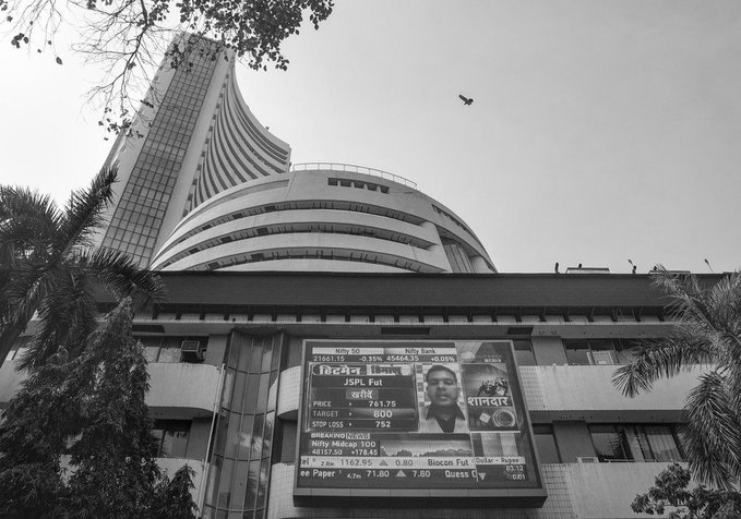 Stock Market Extends Losing Streak: Sensex Gives Up 829-Point Rally as FII Selling and Costly Oil Weigh
