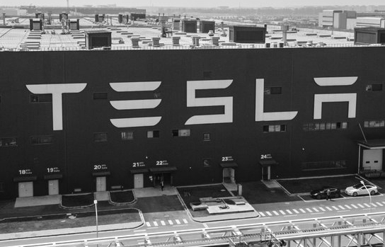 Tesla's Q3 Profit Falls 44% to USD 787 Million as SpaceX Merger Talks Emerge