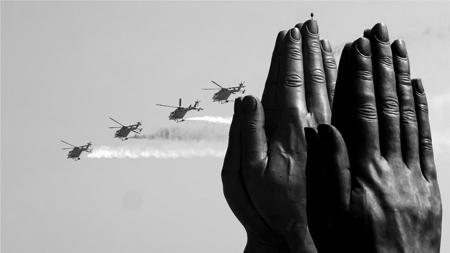 Rafale, Sukhoi Jets Roar Over Ganga as IAF’s ‘Wings Over Ganga’ Air Show Draws Crowds in Varanasi