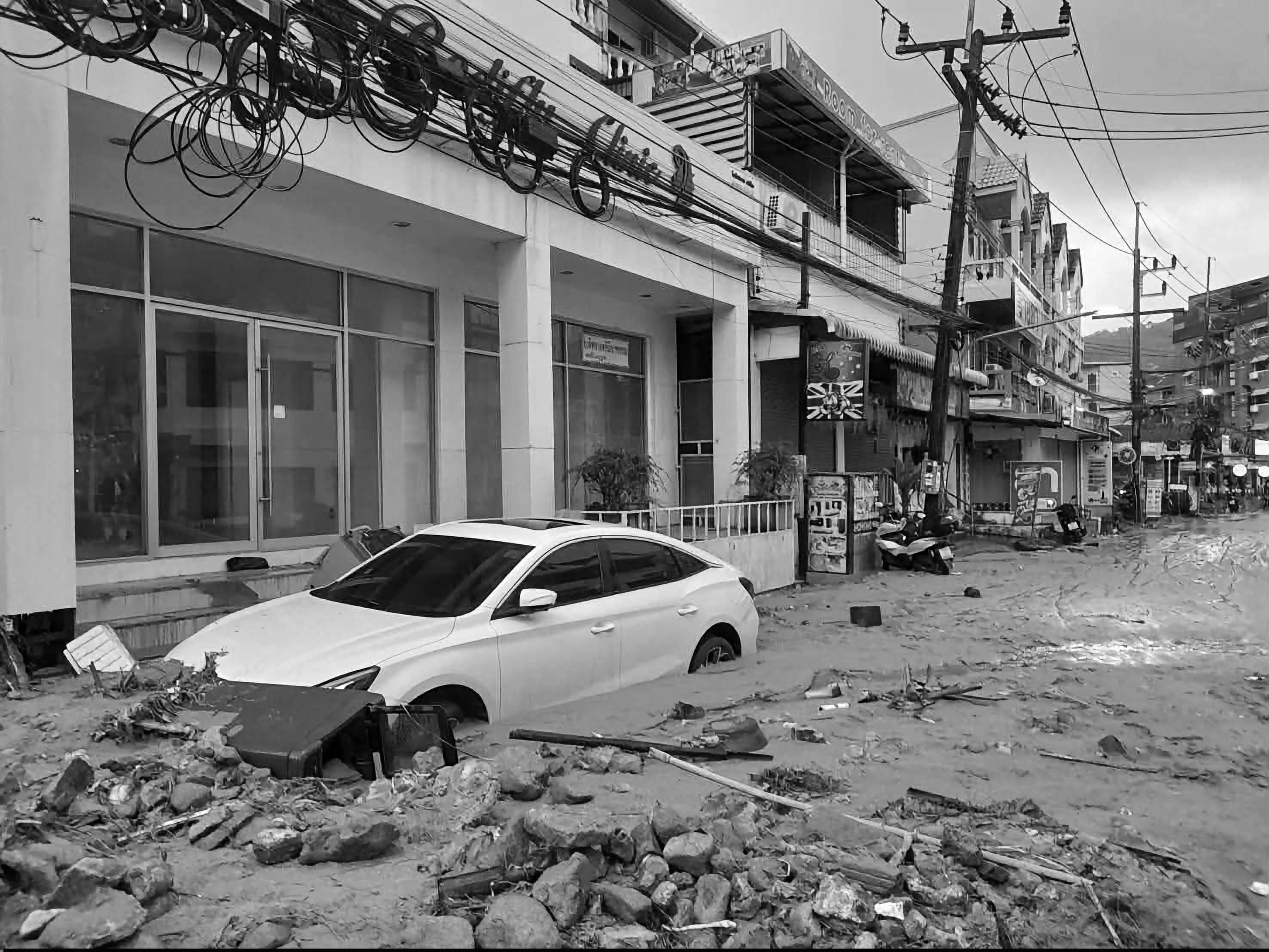 Flash Floods Hit Thailand’s Phuket, Mudslides Bury Vehicles and Disrupt Traffic