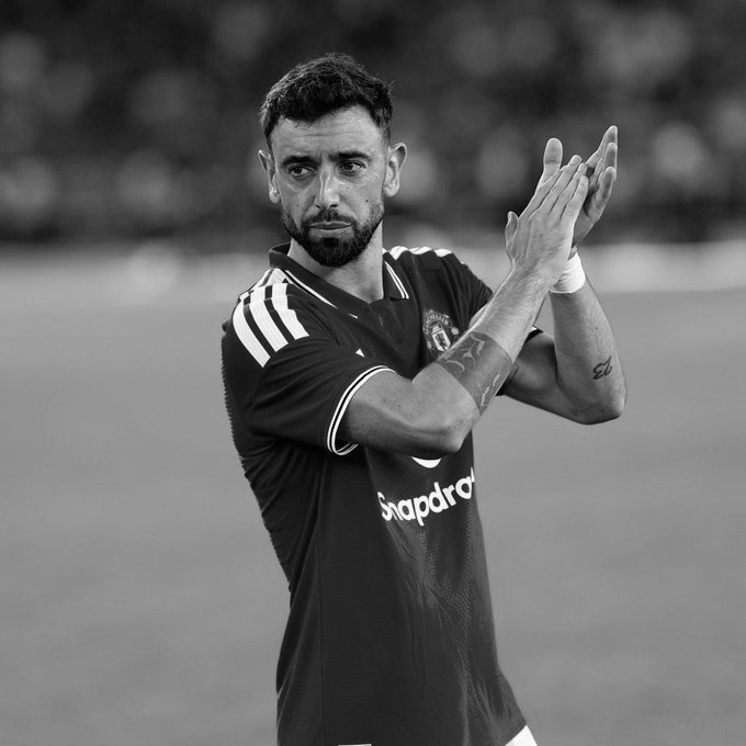 Bruno Fernandes on the Bench! Carrick Takes Bold Call as Manchester United Struggle