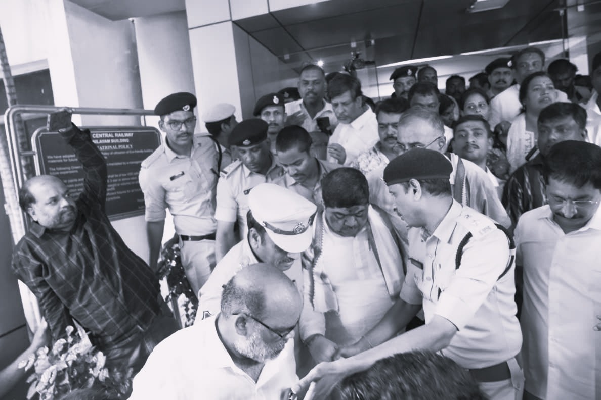 Telangana Congress Protests at South Central Railway Office, Demands Special Trains for Delhi Rally