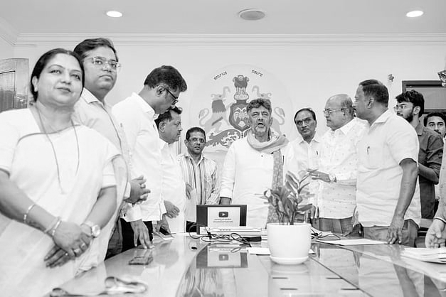 Karnataka CM Directs Formation of Panchayat-Level Panels for Guarantee Schemes